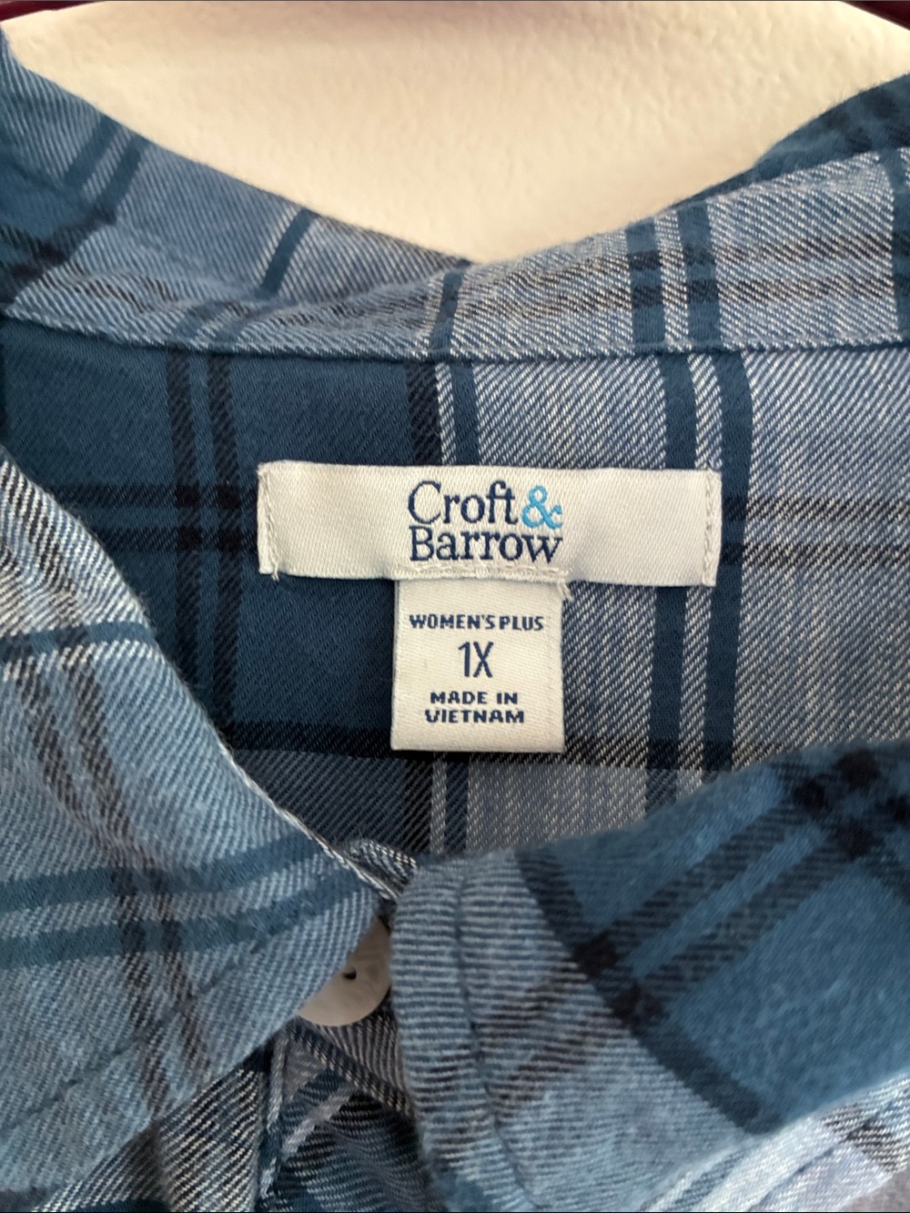 Croft & Barrow women’s 1X Navy and Light Blue Plaid Button-Down Shirt - Picture 2 of 8